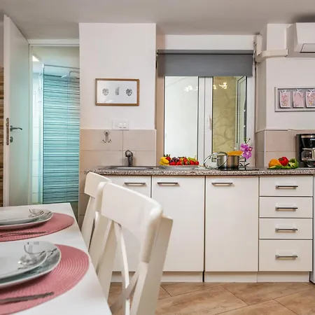 Apartament U Srcu Anticke Pule